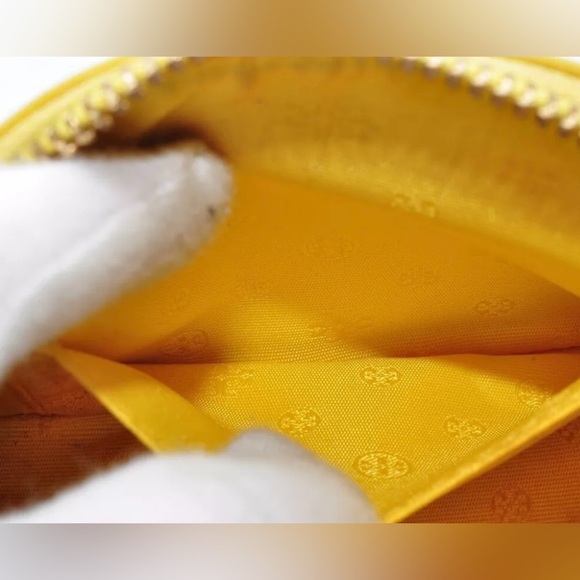 Tory Burch Yellow Leather Cosmetic Pouch/Makeup Bag/Clutch | PRELOVED!! 💛☀️💛☀️ - Picture 4 of 7